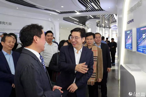 上海市委常委会研究实施城市更新行动等重要事项