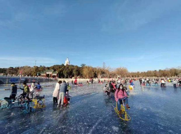 元旦假期第二天，北京公园接待游客88万人次，与2019年同期相比增加57.14%