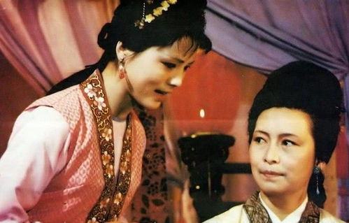 短剧霆少，夫人假死后偷生三个娃免费在线观看_第一章霆少的心尖宠回国了--第1张