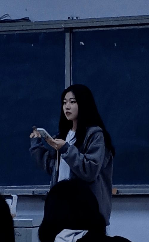 短剧他曾踏月而来免费在线观看_他踏月光而来by千羽妆--第1张