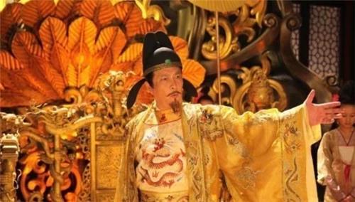 短剧新版：回到古代做昏君&一心求死，群臣却说我是千古明君免费在线观看--第1张