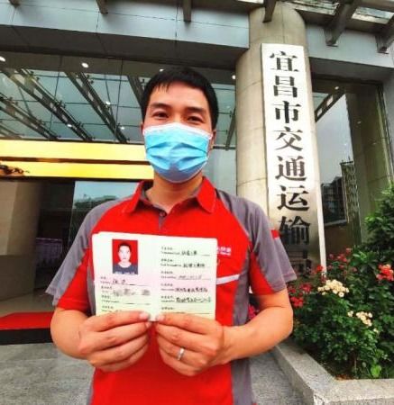 短剧成为快递员后，我有了七个老婆免费在线观看_快递员变成有钱人电影--第1张