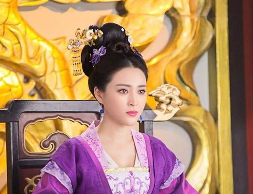 短剧当皇后成了豪门太太免费在线观看_当皇后成豪门太太免费下载--第1张