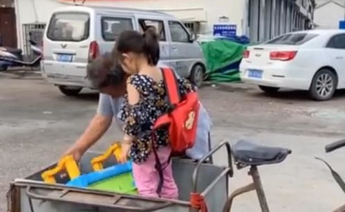 短剧穿书后公主爱上我免费在线观看_穿书公主病--第1张