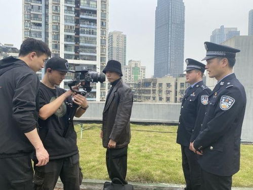 热播短剧农民工崛起从贬值开始免费在线观看_农民工的逆袭之路--第1张