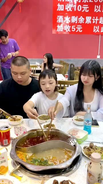 短剧和朋友的顿聚餐长篇免费在线观看_和朋友的朋友一起吃饭怎么办--第1张