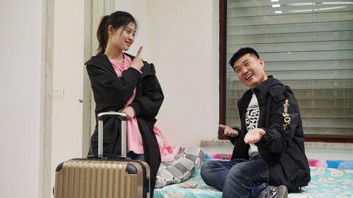 短剧凤求凰我的老婆是女帝杨洁&李可馨免费在线观看_红果短剧免费看全集--第1张