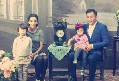 短剧秦总您的戏精老婆又作妖了全集观看_秦总今天又来秀恩爱了--第1张
