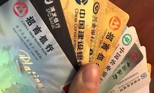 短剧带着财阀去打工全集观看_带着财迷系统回八零信用卡--第1张