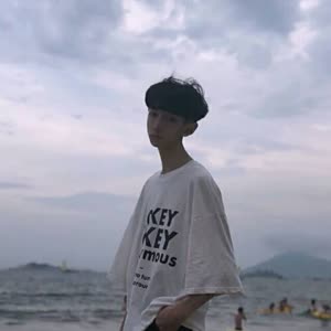 热播短剧闪婚后顶流老公的马甲藏不住了免费在线观看_闪婚厚爱,顶级老公有点酷--第1张