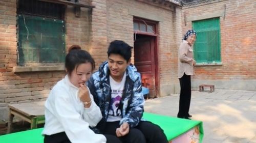 热播短剧-爱在落幕时分&首富妈妈，女儿不认你了免费在线观看_爱在落叶里等待简谱--第1张