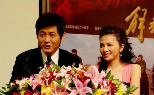 短剧他的黑玫瑰又疯又娇全集观看_他的玫瑰歌曲--第1张