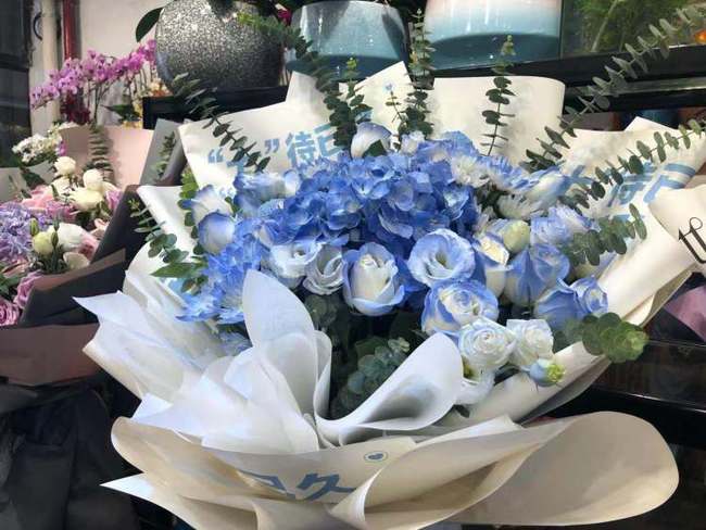 19朵碎冰蓝玫瑰花语 19朵碎冰蓝玫瑰，浪漫与永恒的承诺--第1张