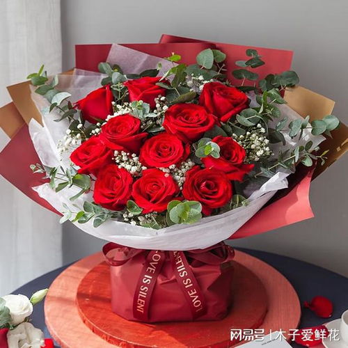 11朵红玫瑰适合送什么人 11朵红玫瑰，适合送谁的花语--第1张