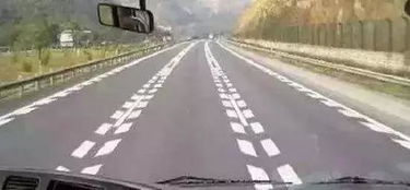 高速公路上的五种标线_高速公路标线大全及图解--第1张