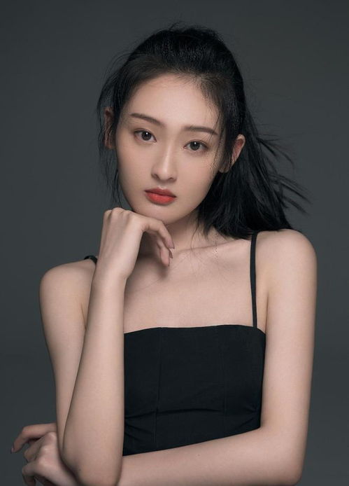 热播短剧双面主妇在线免费观看全集，双面主妇全集在线免费观看，揭秘家庭主妇的双重人生--第1张