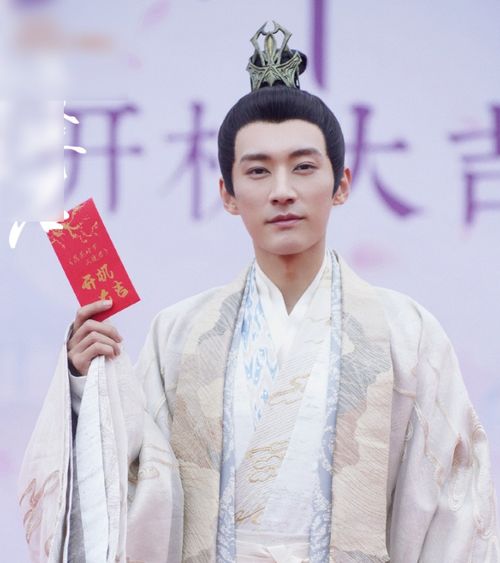 潜龙出海，一部热播短剧在线免费观看全集，潜龙出海，热播短剧在线免费观看全集的精彩世界--第1张