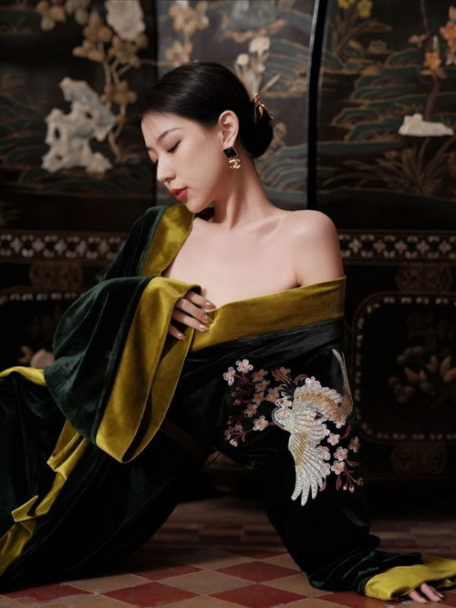  醉卧美人膝醒掌天下权，热播短剧在线免费观看全集，醉卧美人膝掌权天下--第1张