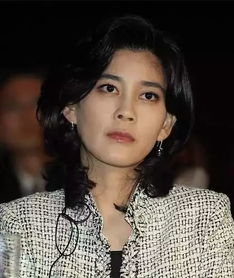  反转未来之千金女首富，热播短剧，反转未来，在线免费观看全集--第1张