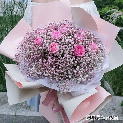  妇女节送什么花好，妇女节送康乃馨、百合花、玫瑰花等花比较好。--第1张
