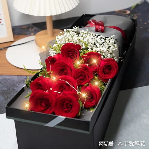  送人11朵玫瑰花是什么意思，送人11朵玫瑰花代表一心一意、一生一世，表达了对你最真挚的感情，希望和你一直在一起。--第1张