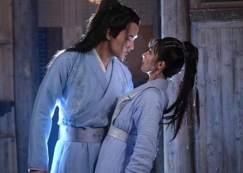  热播短剧总裁傻妻掉马后飒爆了免费全集——爆笑甜宠，总裁傻妻逆袭归来！--第1张