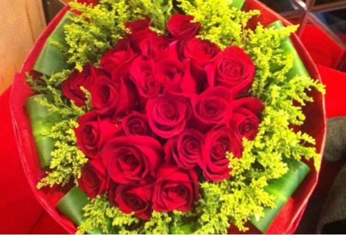  玫瑰花21朵代表的意义，玫瑰花语，21朵玫瑰代表深深的爱意--第1张