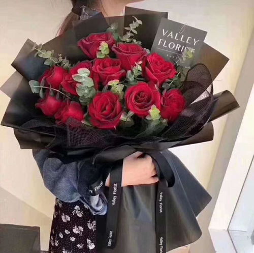  惊艳全球的11朵玫瑰花束图片，惊艳全球的11朵玫瑰花束，浪漫与美丽的完美结合--第1张