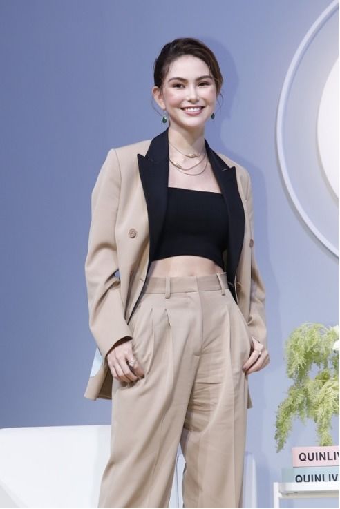  短剧丑妻逆袭颜值惊艳全球闪婚豪门娇妻马甲藏不住--第1张