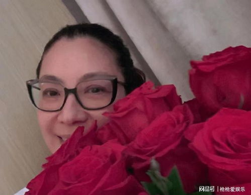  一个男的送你黄玫瑰，一个男人送你黄玫瑰，浪漫的礼物或情感表达--第1张