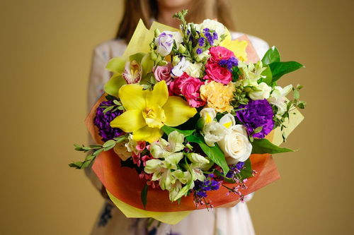  女生送三朵玫瑰花代表什么，女生送三朵玫瑰花代表我爱你或我真的很喜欢你。--第1张