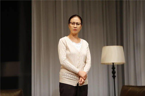  女人发1个玫瑰表情，解读情感密码，探索女性内心世界--第1张