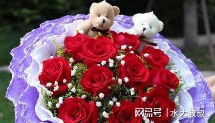  情人节除了送花还可以送什么，情人节除了送花还可以送巧克力、首饰、浪漫的晚餐、情侣服装等。--第1张