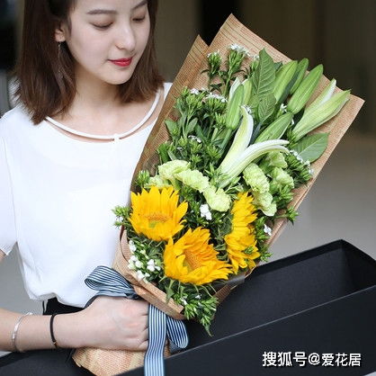  长辈生日送什么花束，长辈生日送长寿花花束寓意着祝福长辈健康长寿。--第1张