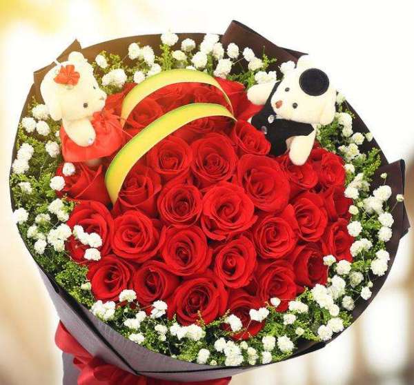  33支玫瑰花寓意是什么意思呢，33支玫瑰花语，爱你三生三世--第1张