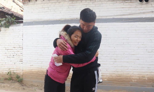  短剧娇妻归来全集观看，娇妻归来，老公，求抱抱全集观看--第1张