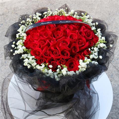  一束99朵玫瑰花图片，浪漫一束99朵玫瑰花束图片--第1张