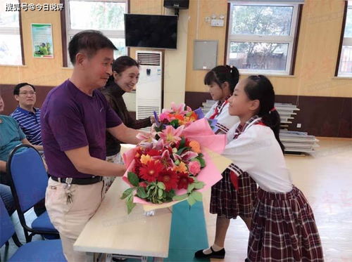 老师给学生送花，送什么花？，老师给学生送花，送什么花？——温馨的康乃馨--第1张