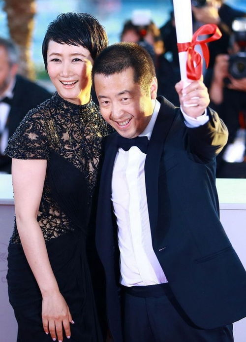  短剧替嫁后发现老公是隐藏首富全集观看，一场意外，她替嫁隐藏首富老公，替嫁首富，短剧背后的秘密--第1张