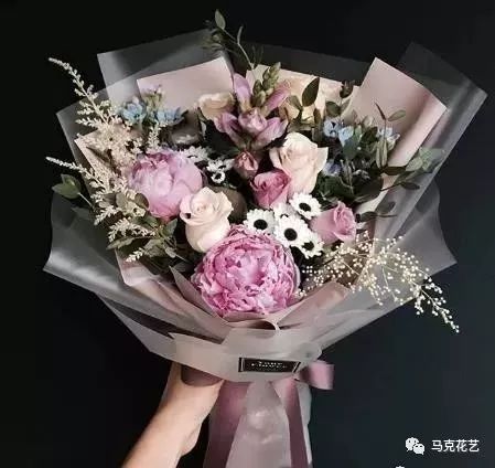  橘色玫瑰，花语之谜的揭秘，橘色玫瑰的花语之谜--第1张