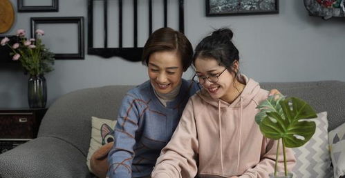  短剧我真不是隐士高人昕妍杨景景小耳朵全集观看，隐世高人昕妍，杨景景与小耳朵的短剧全集观看--第1张