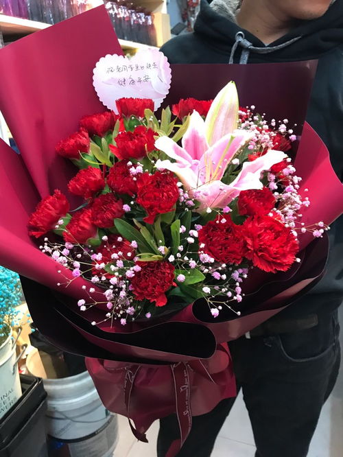  母亲节送什么花好，母亲节送康乃馨花束好--第1张