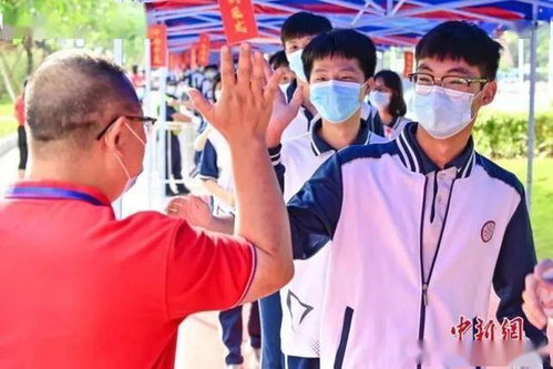  短剧富婆的专属外卖员爱不释手全集观看--第1张