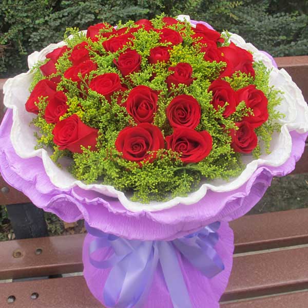  33朵红玫瑰花束图片大全，33朵红玫瑰花束浪漫图片大全--第1张