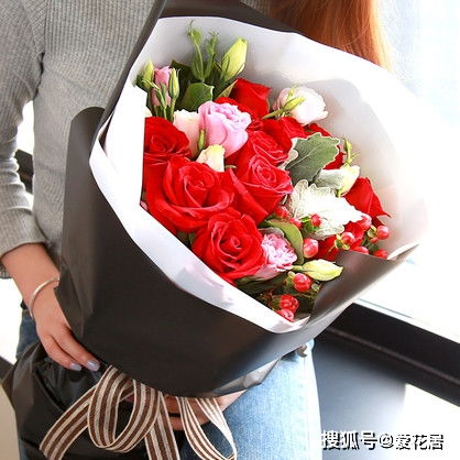  送什么花给老婆最合适，送玫瑰花给老婆最合适--第1张