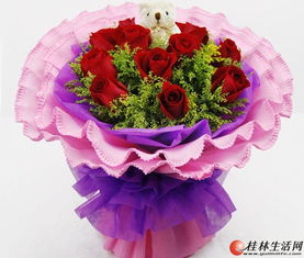  黑纱红玫瑰皇冠花束——永恒的爱与浪漫的象征，黑纱红玫瑰皇冠花束，永恒浪漫的象征--第1张