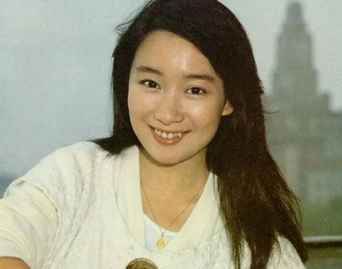  短剧穿奢侈品的皇后全集，一场奢华的宫廷生活大戏，宫廷奢华生活，短剧穿奢侈品的皇后全集--第1张