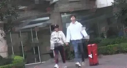  短剧千亿总裁的大牌女友全集观看，揭秘总裁与女星的甜蜜爱情故事--第1张