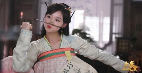  短剧穿成反派的炮灰妻子全集观看，揭秘反派妻子的逆袭之路，反派妻子的逆袭，短剧穿成炮灰妻子的全集观看--第1张