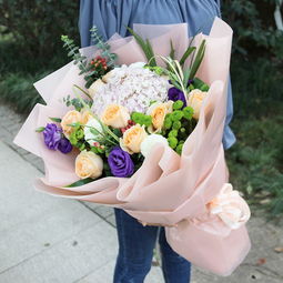  送给老师什么花，送给老师什么花有，向日葵、康乃馨、剑兰、太阳花、百合花、马蹄莲、郁金香、玫瑰花等。具体选择哪种花，可以根据老师的喜好和你的个人情况而定。--第1张